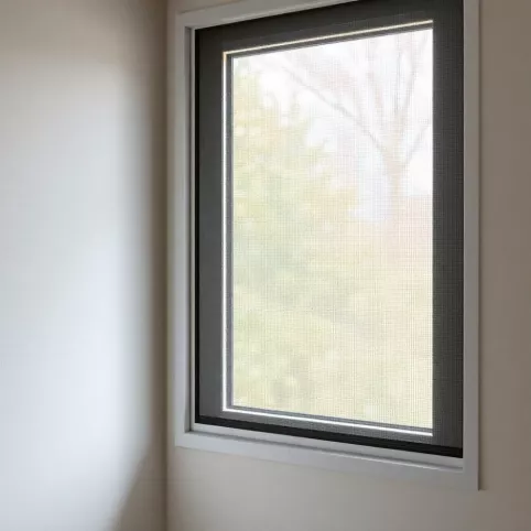 Panele ekrany na okno